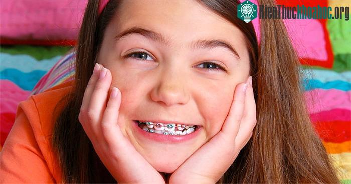 Từ 6-10 tuổi là thời điểm vàng để bắt đầu điều trị các vấn đề hẹp hàm, hô, móm...