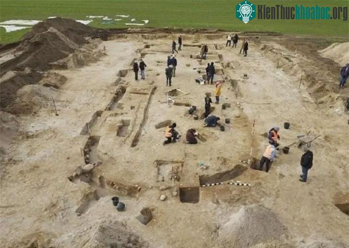 Phát hiện hội trường 3.000 năm tuổi, nghi vấn là của vị vua bí ẩn được mai táng trong quan tài vàng ảnh 2