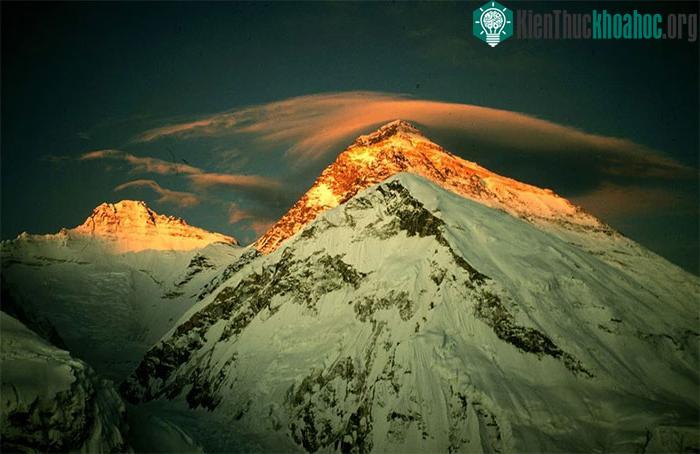 Kỳ quan địa chất của dãy Himalaya đã mang đến cho con người sự tò mò lớn.