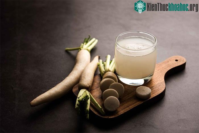 Bất cứ khi nào ăn củ cải, hãy đảm bảo rằng bạn uống nhiều nước.