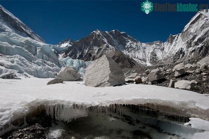 &nbsp;Sông băng Khumbu ở Nepal.