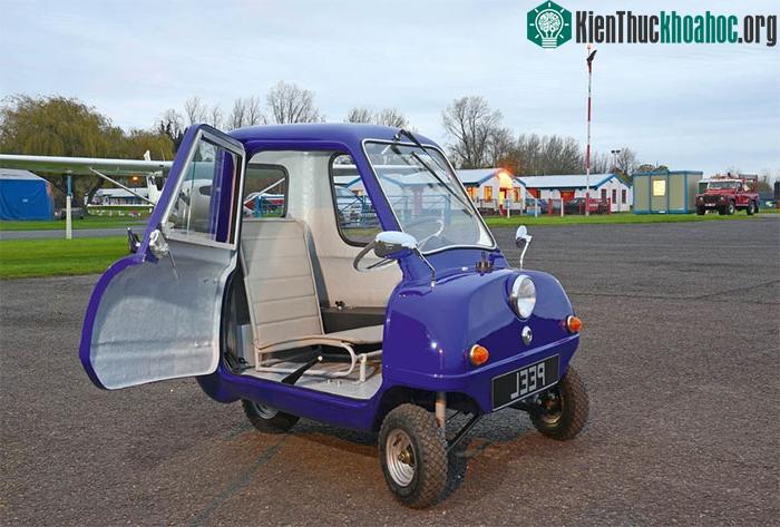Cửa duy nhất của P50 được đặt ở bên trái