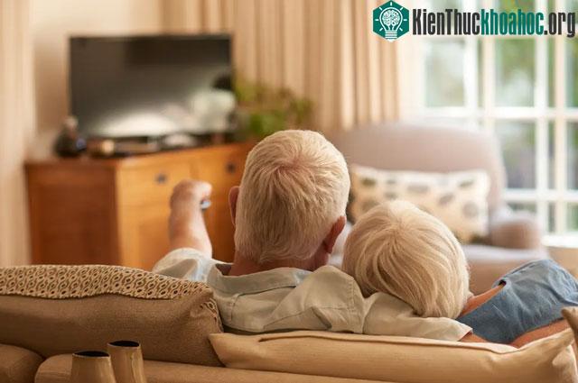 Ngồi nhiều bao gồm làm văn phòng, nằm dài xem TV, lái xe....