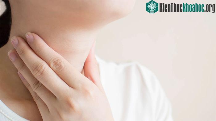Chú ý tới độ ẩm không khí trong nhà khi bạn dị ứng với không khí khô lạnh.