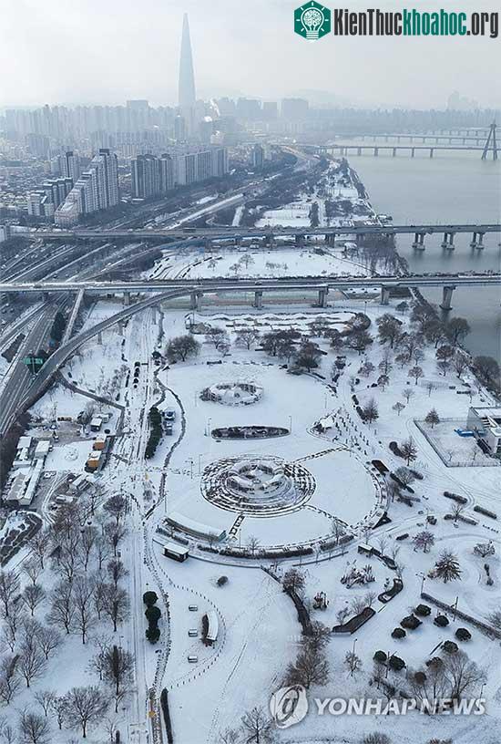 Cảnh tượng tại Công viên Gwangnaru Hangang theo sông Hàn ở thành phố Seoul.