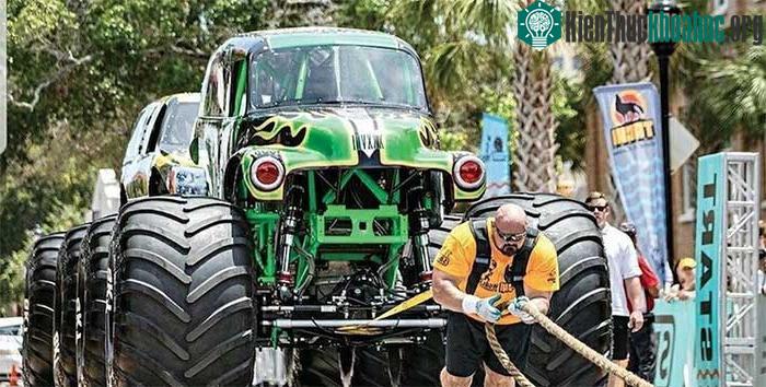 Shaw đã lọt vào trận chung kết "Người đàn ông khỏe nhất thế giới" tới 13 lần.