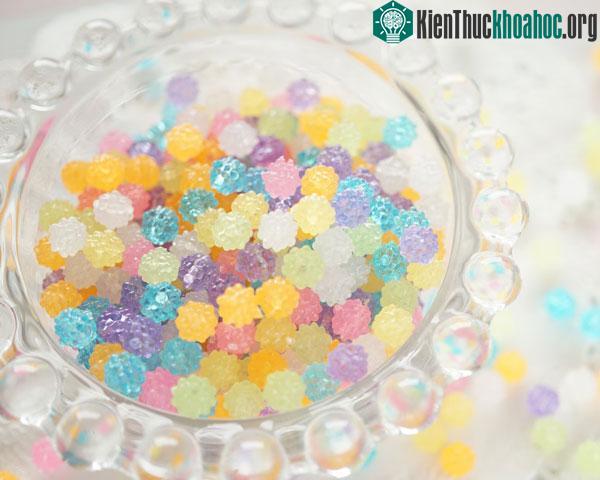 Những viên đường konpeito lấp lánh.