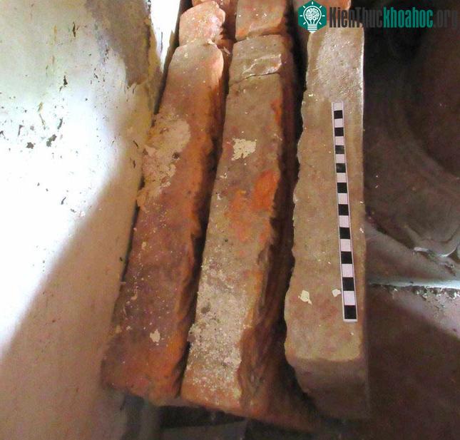 Những cổ vật này vẫn đang được lưu giữ tại đền Vua Hồ.