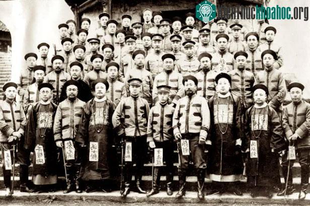 Sau khi nhà Thanh sụp đổ, đội quân thị vệ kiểu mới đã chọn đi theo Viên Thế Khải.