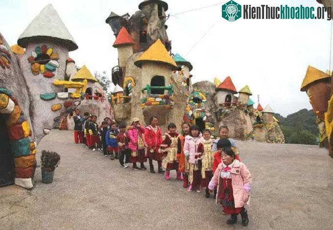 Làng người lùn bí ẩn ở Trung Quốc: Thế giới cổ tích ẩn trong rừng núi đời thực! ảnh 6