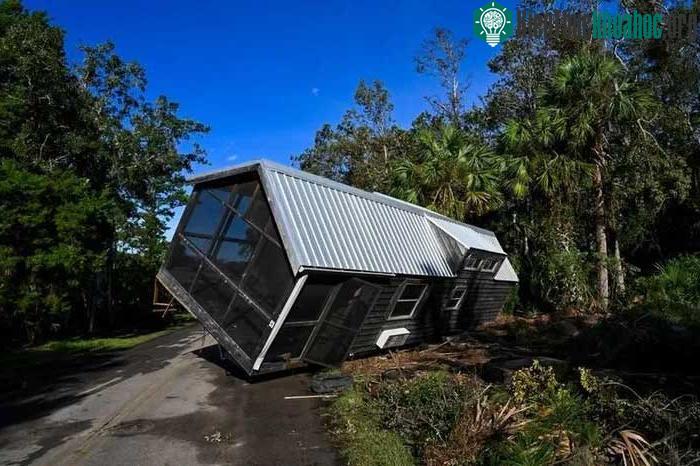 Một ngôi nhà bị nước lũ cuốn trôi ở Steinhatchee, Florida, vào tháng 8 năm 2023