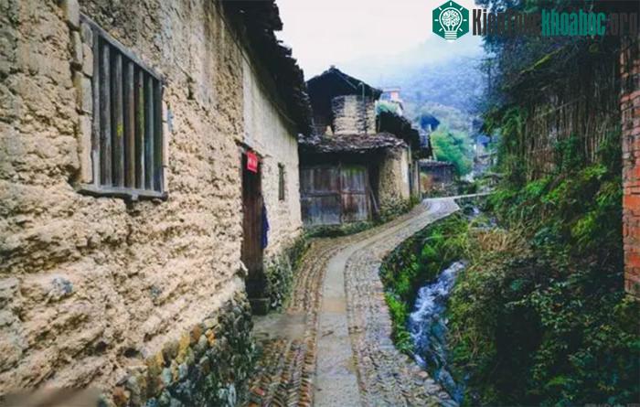Làng người lùn bí ẩn ở Trung Quốc: Thế giới cổ tích ẩn trong rừng núi đời thực! ảnh 7