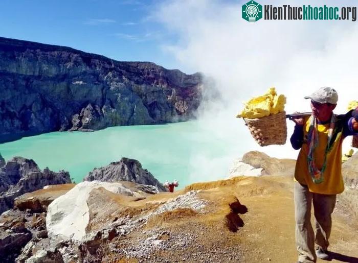 Đây chính là một trong những mỏ khai thác lưu huỳnh lớn và nguy hiểm nhất thế giới