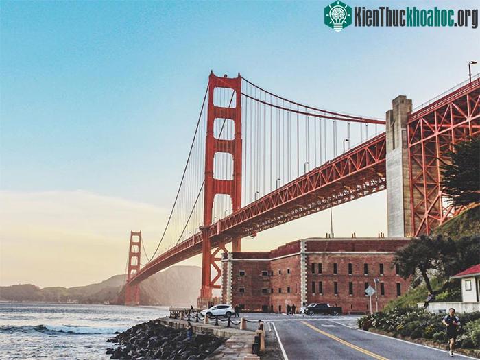 Cây cầu biểu tượng của thành phố San Francisco.