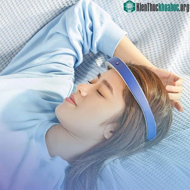 Chiếc vòng giúp ngủ ngon Brainband.