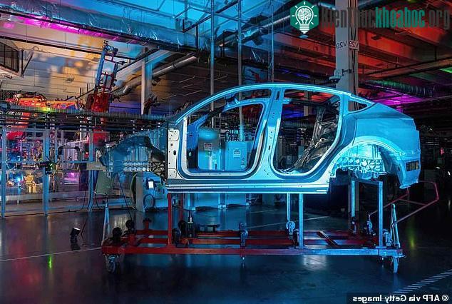 Robot tấn công tàn bạo kỹ sư tại nhà máy Tesla, viễn cảnh đáng sợ nhất của tương lai đã xảy ra? ảnh 0