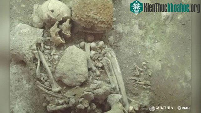 Hài cốt này thực chất là hài cốt của một người phụ nữ bản địa chứ không phải của nhà sư