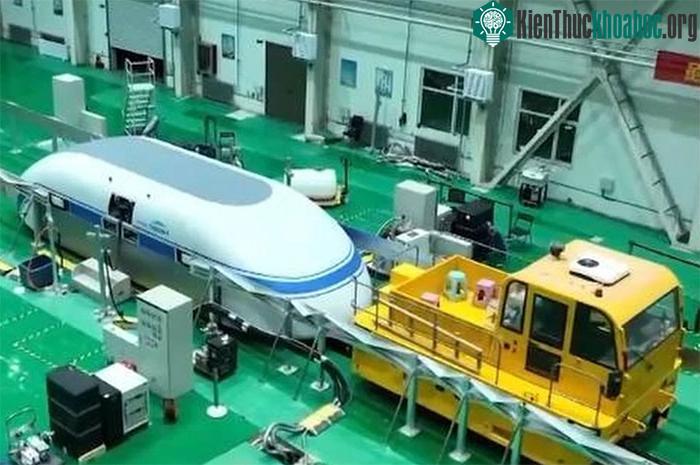 Khoang tàu đệm từ trên đường chạy thử nghiệm dài 2km