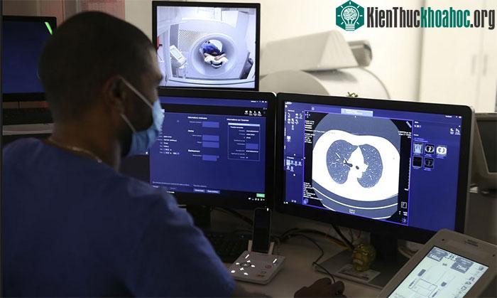 Hút thuốc lá, uống rượu và béo phì là những yếu tố chính dẫn đến tỷ lệ mắc bệnh ung thư tăng.