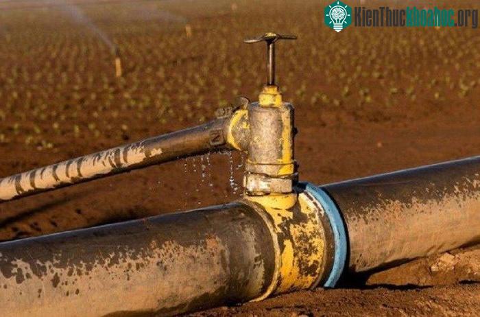 Những vùng có khí hậu khô hạn và có nhiều đất nông nghiệp có sự suy giảm nước ngầm rõ rệt.