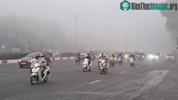Hà Nội đang trải qua những ngày sương mù dày đặc.