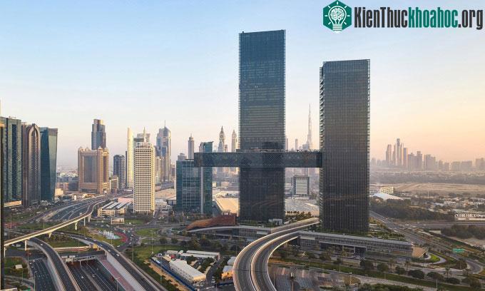 Khu phức hợp One Za'abeel gồm 2 tòa nhà và một cầu ngang.