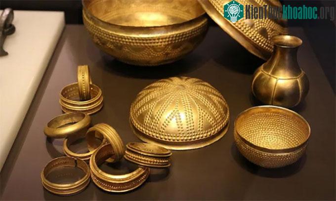 Bản sao các hiện vật thuộc Kho báu của Villena ở Tây Ban Nha.
