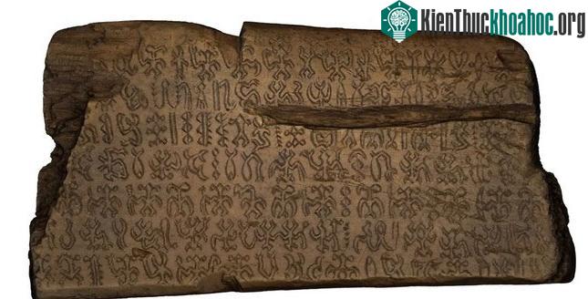 Tấm gỗ khắc chữ rongorongo được bảo quản ở Rome từ cuối thế kỷ 15 hoặc đầu thế kỷ 16