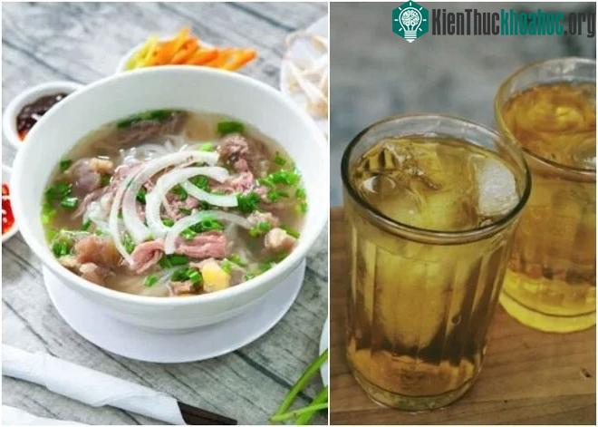 Vừa ăn phở, vừa uống trà đá không gây hại như nhiều người nghĩ.