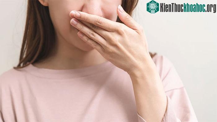 Phụ nữ dễ bị có vị chua trong miệng do sự thay đổi của hormone.