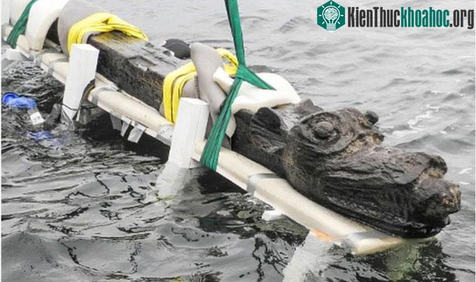 Hình ảnh con "thủy quái" sau khi được trục vớt