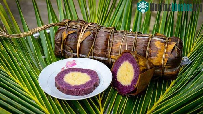 Bánh tét hay còn được gọi là bánh Tết.