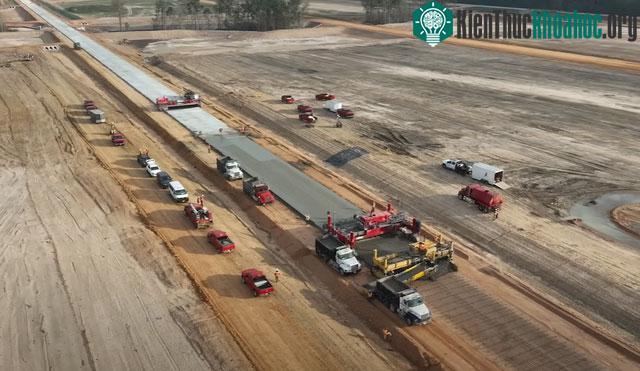 Con đường thi công nằm tại bang Texas (Mỹ) và có chiều dài hơn 9km.