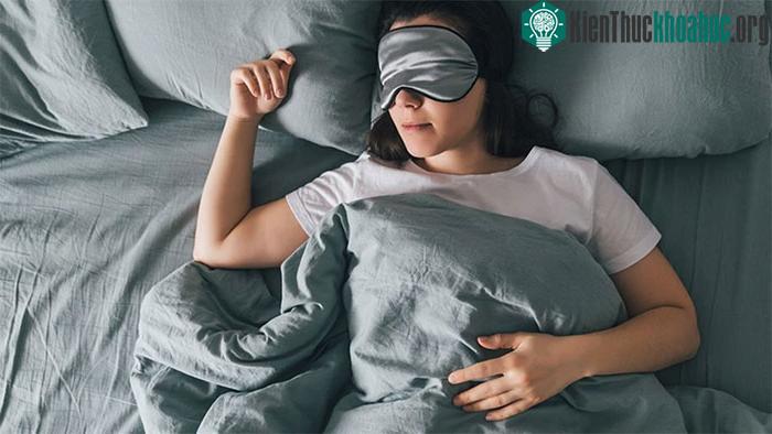9 đến 11h giờ tối là khoảng thời gian bạn nên thư giãn và đi ngủ.