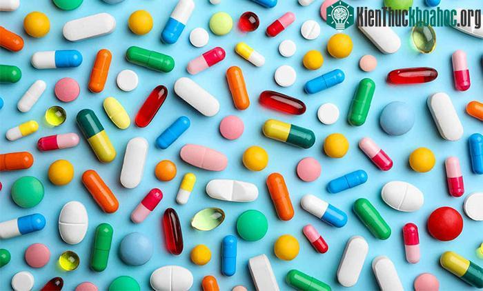 Miệng có vị chua hoặc đắng có thể do tác dụng phụ của thuốc.