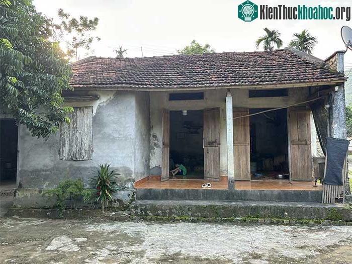 Nhà anh Nam ở xóm Rủ nghèo xơ xác, không có tài sản giá trị.