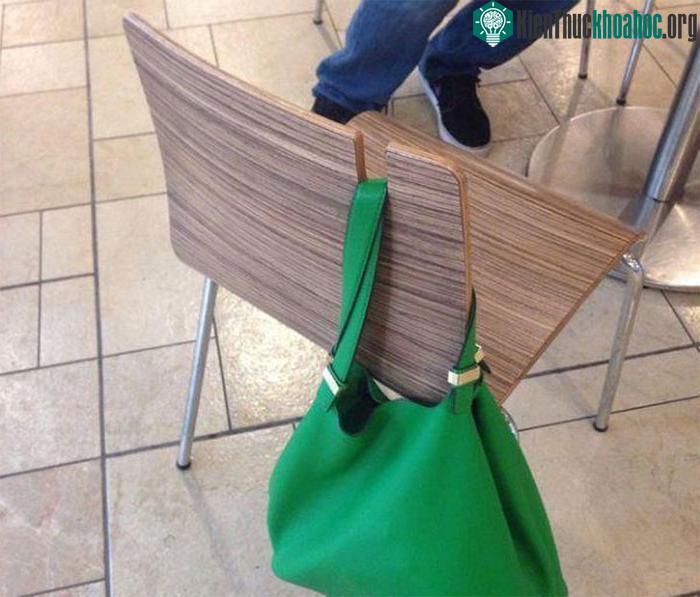 Ghế giữ túi đặc biệt