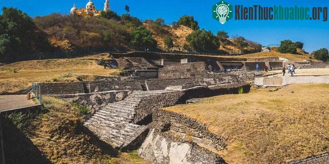 Đại kim tự tháp Cholula, Mexico.