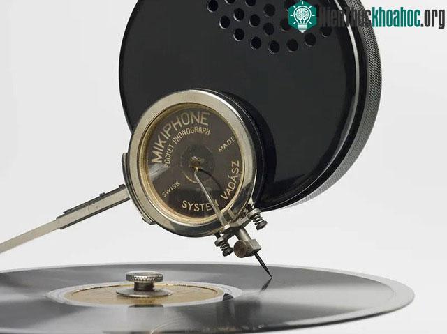 Mikiphone 1924: "Máy nghe nhạc" bỏ túi đầu tiên trên thế giới ảnh 6
