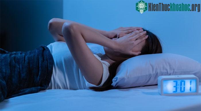 Thiếu ngủ khiến chúng ta cảm thấy già hơn