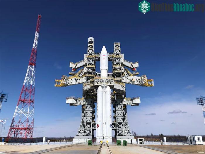 Tên lửa Angara-A5 trên bệ phóng tại Sân bay vũ trụ Vostochny.