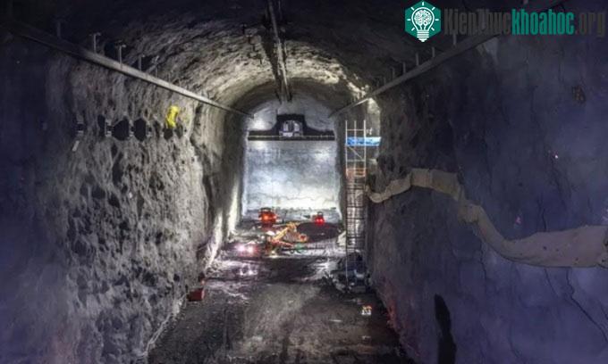 Một trong những hang động chứa máy dò hạt ma trong dự án DUNE.