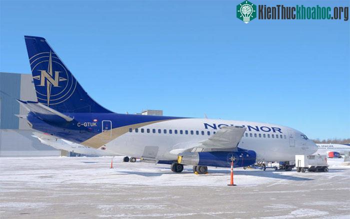Chiếc Boeing 737 40 tuổi của Nolinor Aviation.
