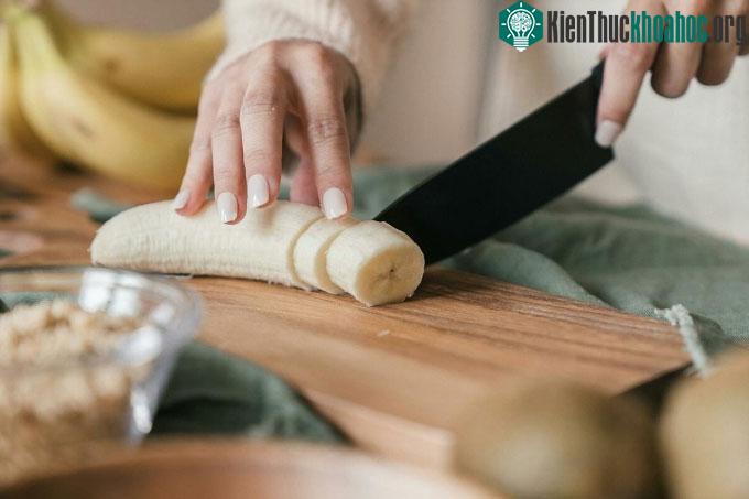 Chuối là loại thực phẩm chứa nhiều kali, chất xơ.