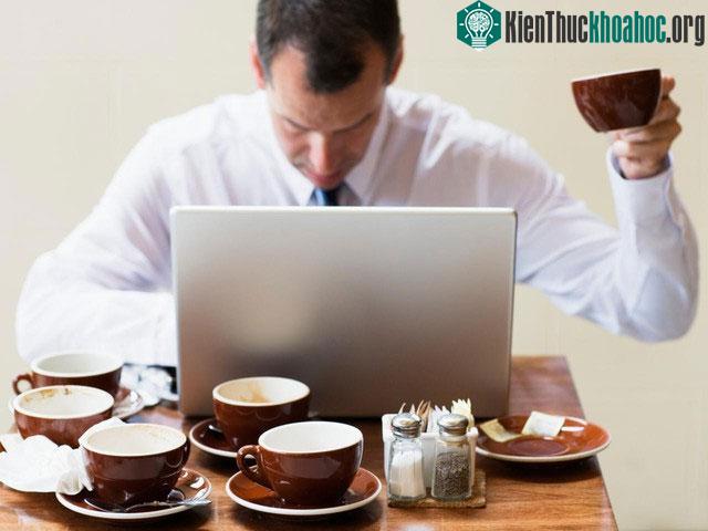 Uống quá nhiều cà phê có thể gây ảnh hưởng tới sức khỏe.