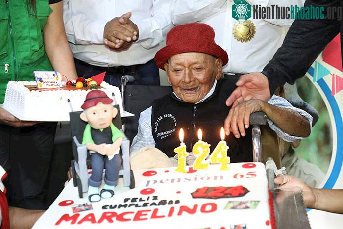 Ông Marcelino Abad trong lễ sinh nhật lần thứ 124 của mình.