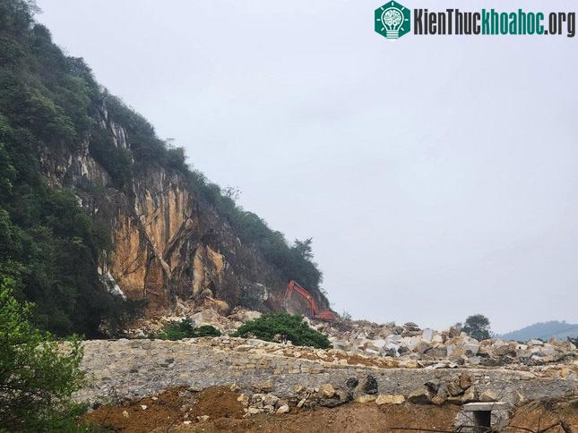 Vị trí phát hiện hang động ở núi Đụn.