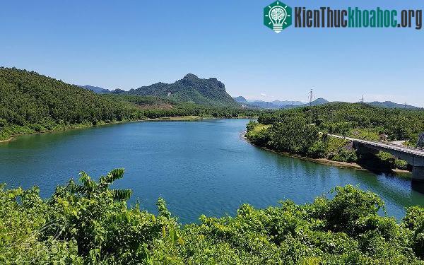 Sông Long Đại là một trong những dòng sông lớn của Quảng Bình.