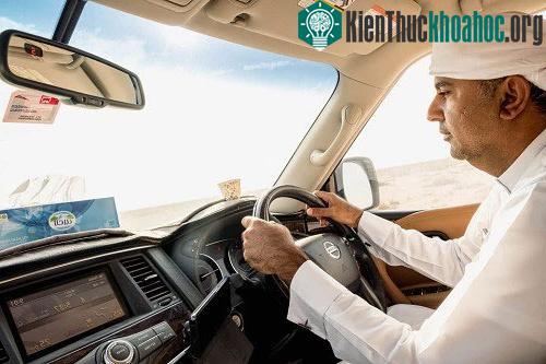 Hamad Al-Falasi đã huấn luyện chim ưng từ rất lâu.