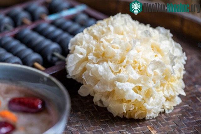 Nấm tuyết tương đối an toàn để tiêu thụ